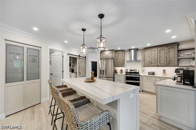 517 Parkwood LN, Naples, FL 34103