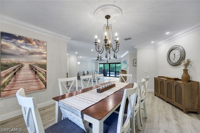 517 Parkwood LN, Naples, FL 34103