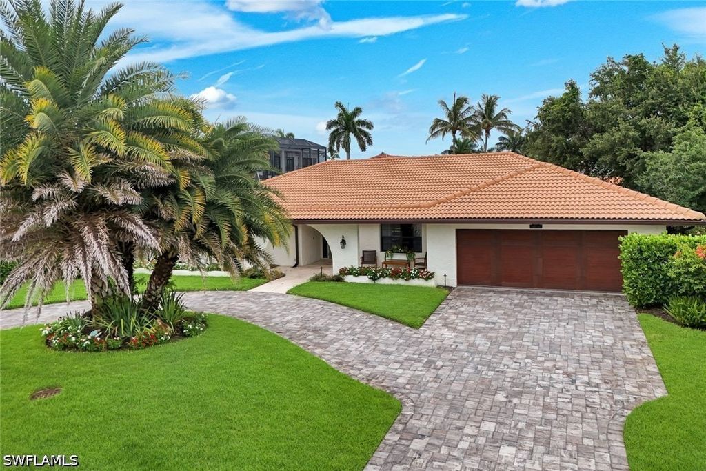 517 Parkwood LN, Naples, FL 34103