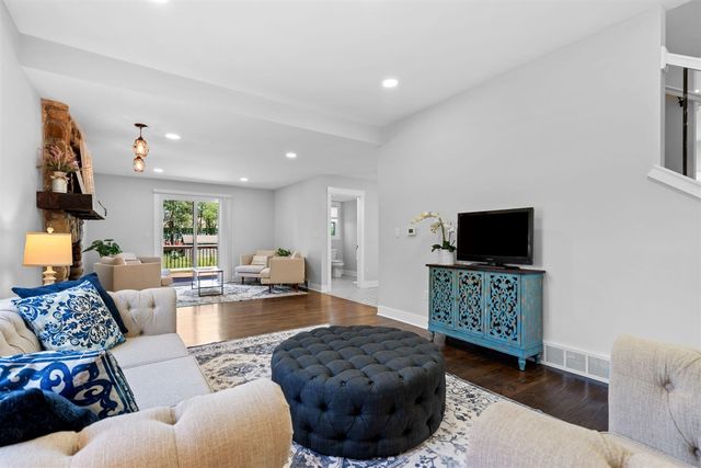 980 Serenity Way, Ann Arbor, MI 48103