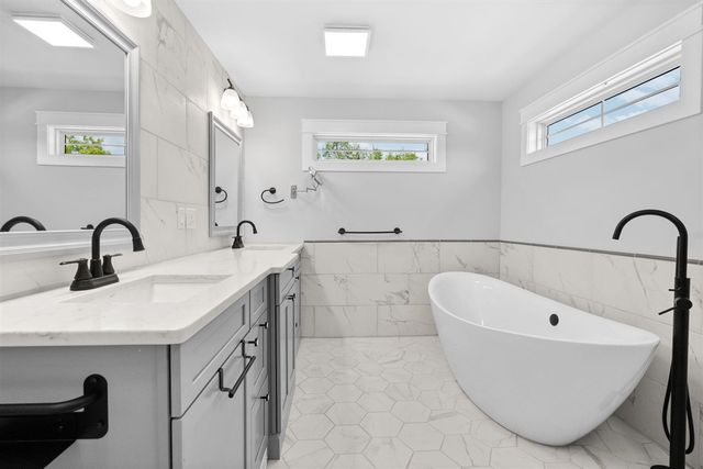 980 Serenity Way, Ann Arbor, MI 48103