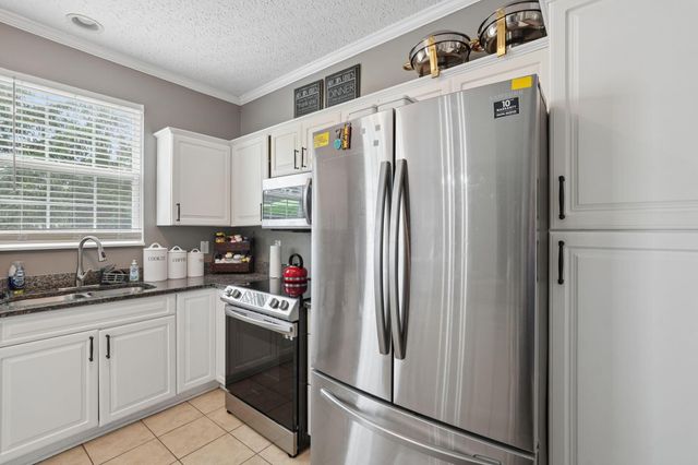 5967 Naughten Pond Drive, Columbus, OH 43213