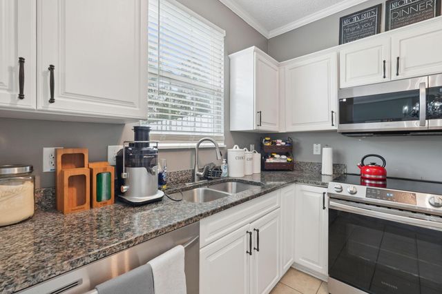 5967 Naughten Pond Drive, Columbus, OH 43213