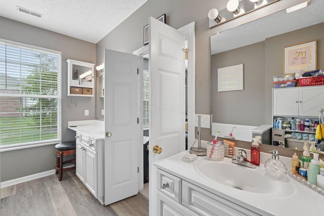 5967 Naughten Pond Drive, Columbus, OH 43213