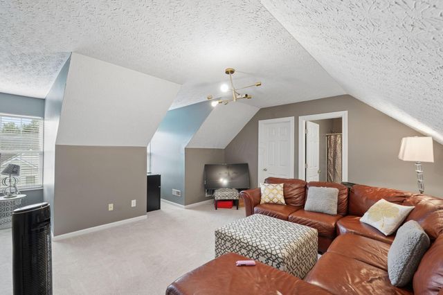 5967 Naughten Pond Drive, Columbus, OH 43213