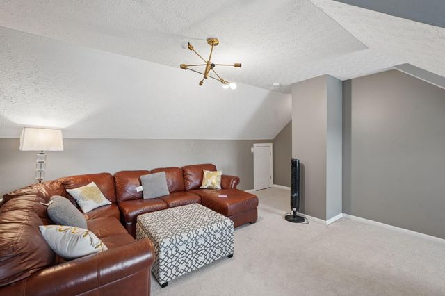 5967 Naughten Pond Drive, Columbus, OH 43213