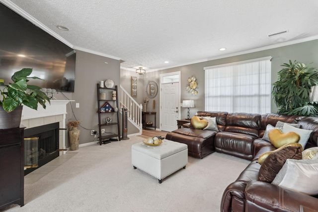 5967 Naughten Pond Drive, Columbus, OH 43213