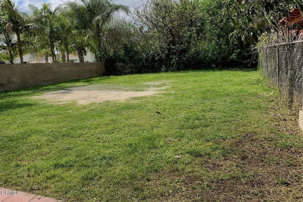 Image 11 of property listing at 1023 E Elmwood Avenue, Burbank, CA 91501