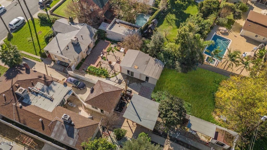 Image 12 of property listing at 1023 E Elmwood Avenue, Burbank, CA 91501