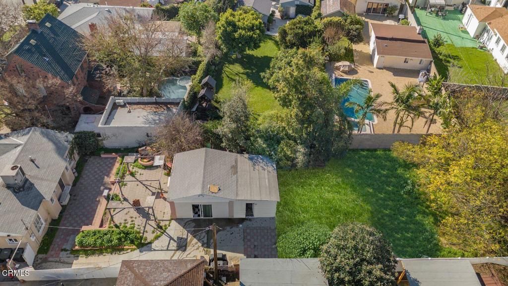 Image 13 of property listing at 1023 E Elmwood Avenue, Burbank, CA 91501
