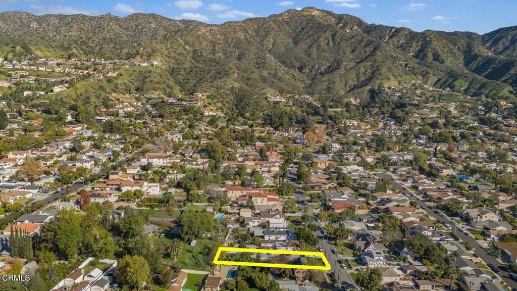 Image 15 of property listing at 1023 E Elmwood Avenue, Burbank, CA 91501