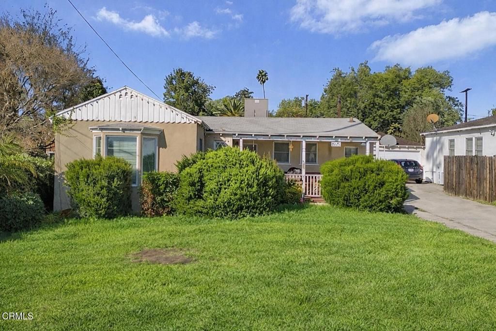 Image 4 of property listing at 1023 E Elmwood Avenue, Burbank, CA 91501