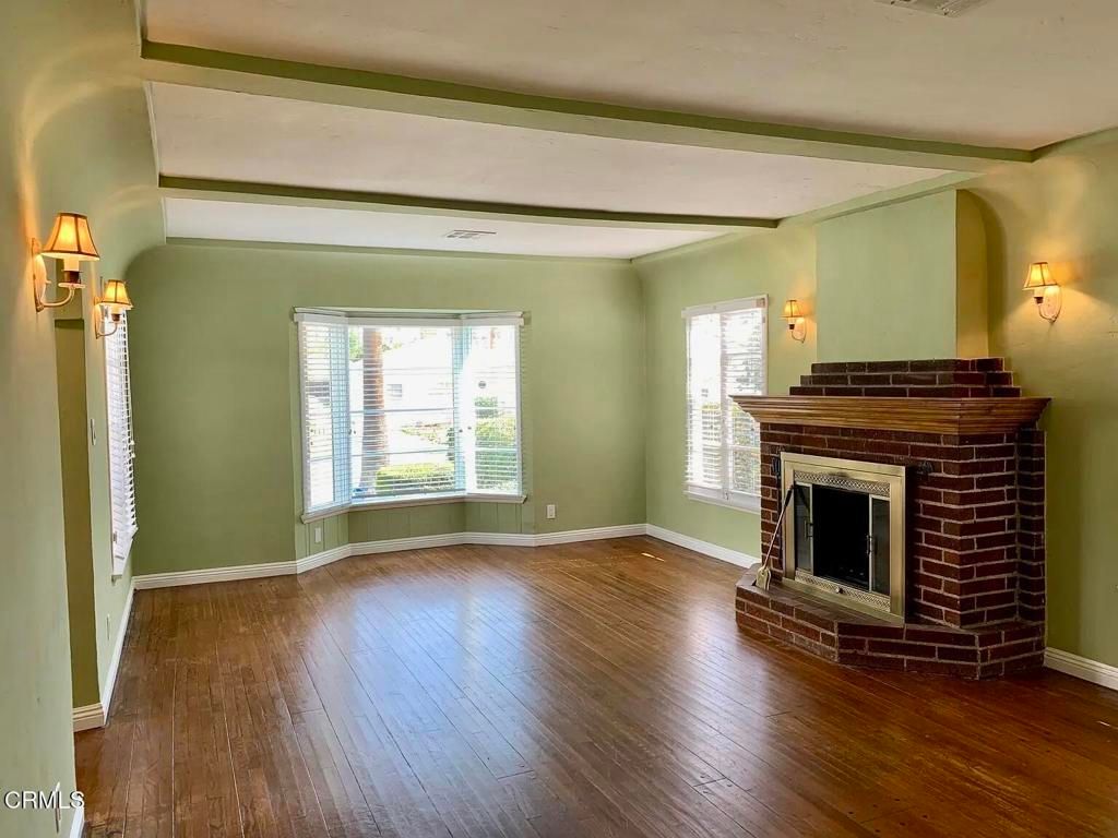 Image 7 of property listing at 1023 E Elmwood Avenue, Burbank, CA 91501