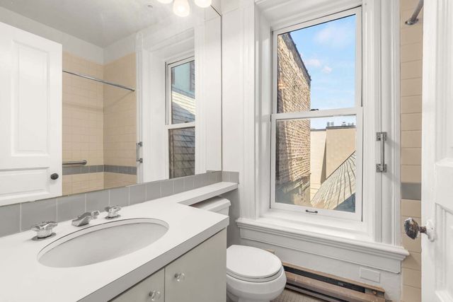 532 W Fullerton Parkway, Chicago, IL 60614