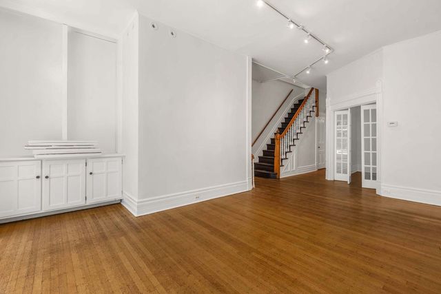 532 W Fullerton Parkway, Chicago, IL 60614
