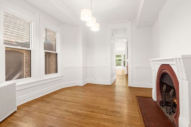 532 W Fullerton Parkway, Chicago, IL 60614