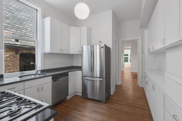 532 W Fullerton Parkway, Chicago, IL 60614