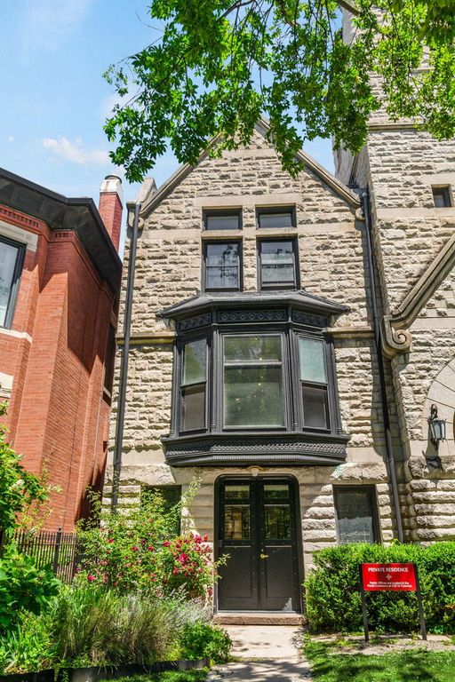 532 W Fullerton Parkway, Chicago, IL 60614