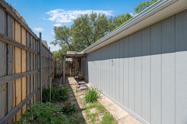 240 N Bryan Place, Mesquite, TX 75149
