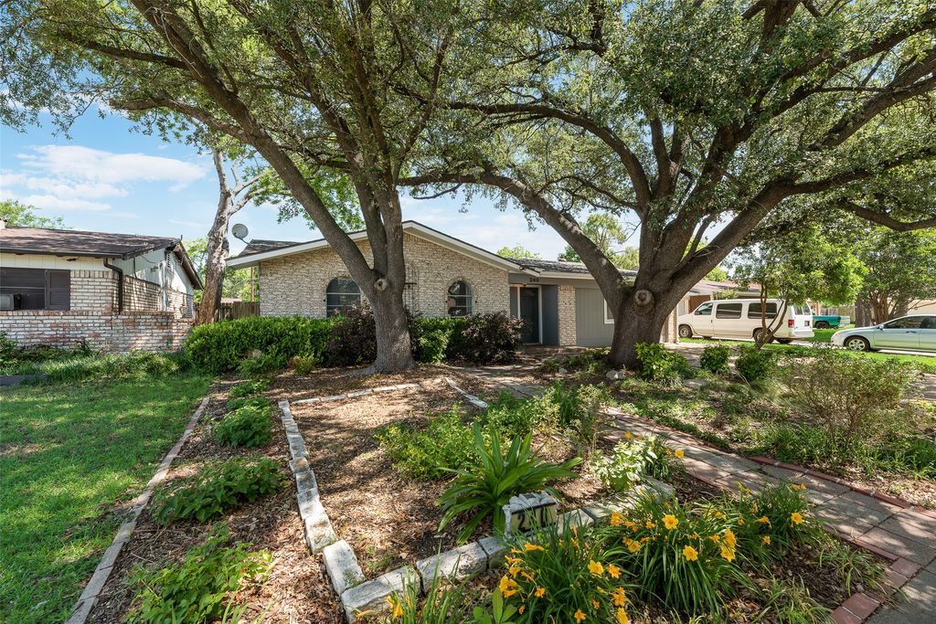 240 N Bryan Place, Mesquite, TX 75149