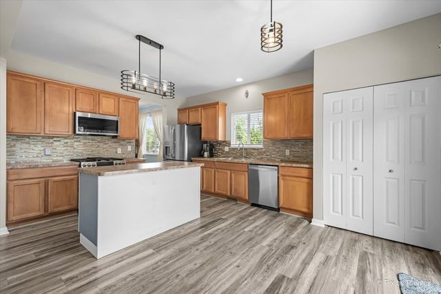 2046 Hearthstone Avenue, Yorkville, IL 60560