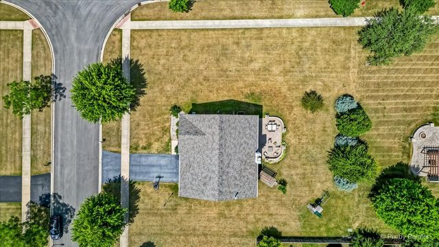 2046 Hearthstone Avenue, Yorkville, IL 60560
