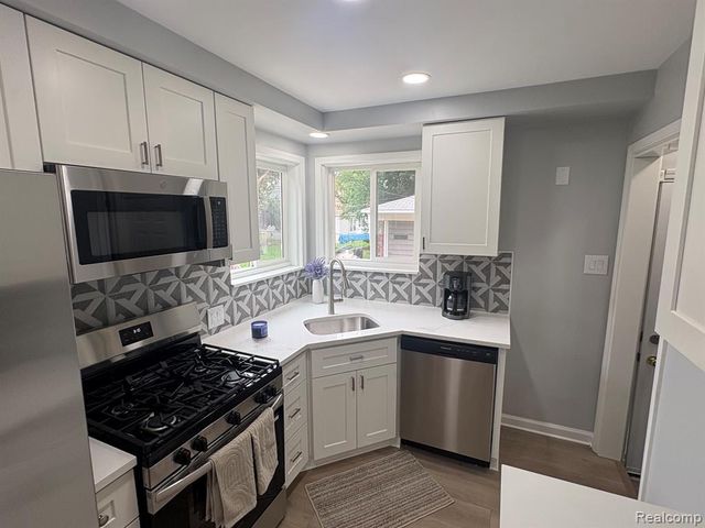 15044 Oceana Avenue, Allen Park, MI 48101