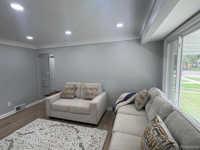 15044 Oceana Avenue, Allen Park, MI 48101