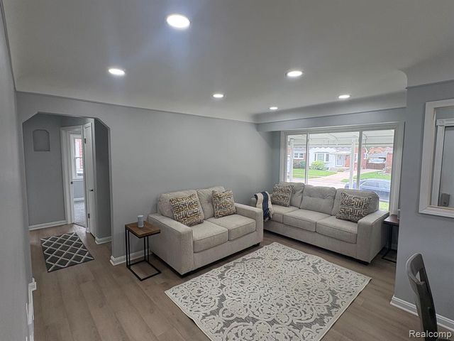 15044 Oceana Avenue, Allen Park, MI 48101