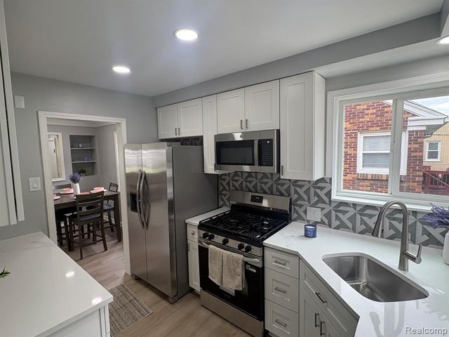 15044 Oceana Avenue, Allen Park, MI 48101