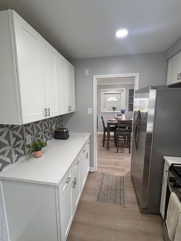15044 Oceana Avenue, Allen Park, MI 48101