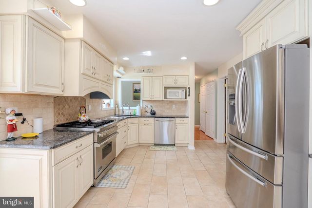 23 E KINCAID DR, West Windsor, NJ 08550