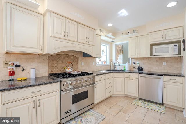 23 E KINCAID DR, West Windsor, NJ 08550