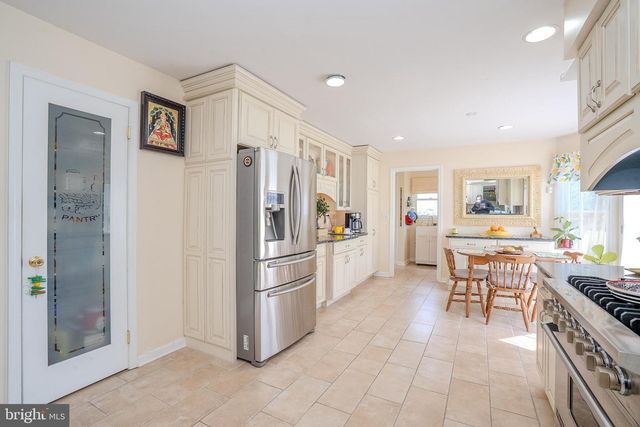 23 E KINCAID DR, West Windsor, NJ 08550