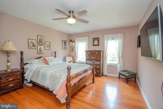 23 E KINCAID DR, West Windsor, NJ 08550