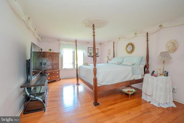 23 E KINCAID DR, West Windsor, NJ 08550