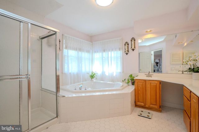 23 E KINCAID DR, West Windsor, NJ 08550