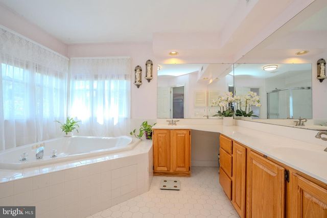 23 E KINCAID DR, West Windsor, NJ 08550