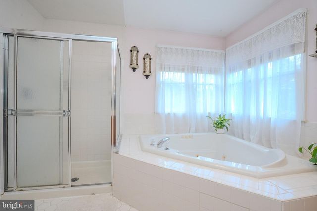 23 E KINCAID DR, West Windsor, NJ 08550