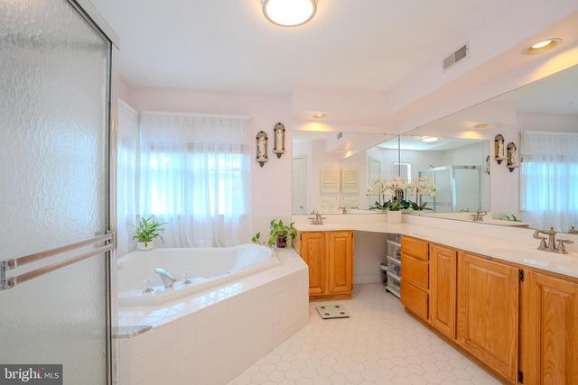 23 E KINCAID DR, West Windsor, NJ 08550