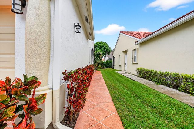 6164 Petunia Road, Delray Beach, FL 33484