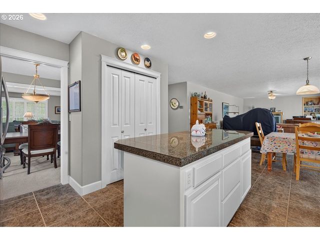2442 Nw BROADWAY St, Albany, OR 97321