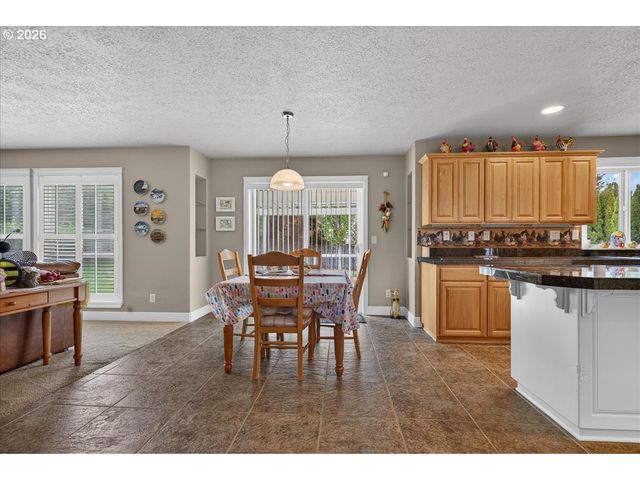 2442 Nw BROADWAY St, Albany, OR 97321