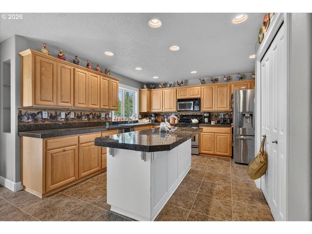 2442 Nw BROADWAY St, Albany, OR 97321