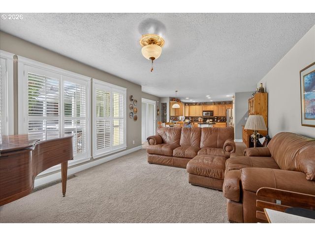 2442 Nw BROADWAY St, Albany, OR 97321