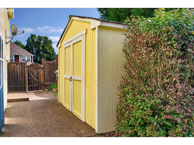 2442 Nw BROADWAY St, Albany, OR 97321