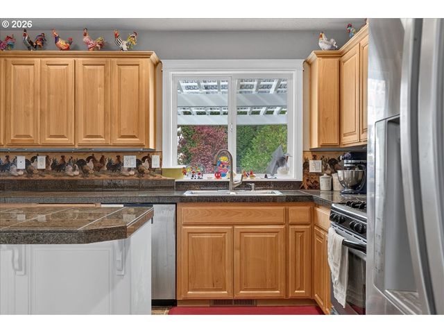 2442 Nw BROADWAY St, Albany, OR 97321