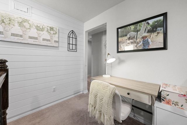 187 Buttonwood DR, Buda, TX 78610