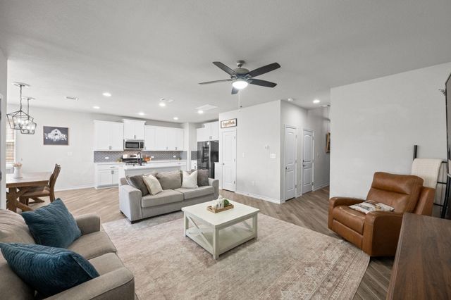 187 Buttonwood DR, Buda, TX 78610