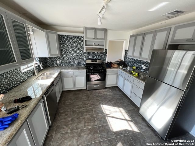 370 E Sunset, San Antonio, TX 78209